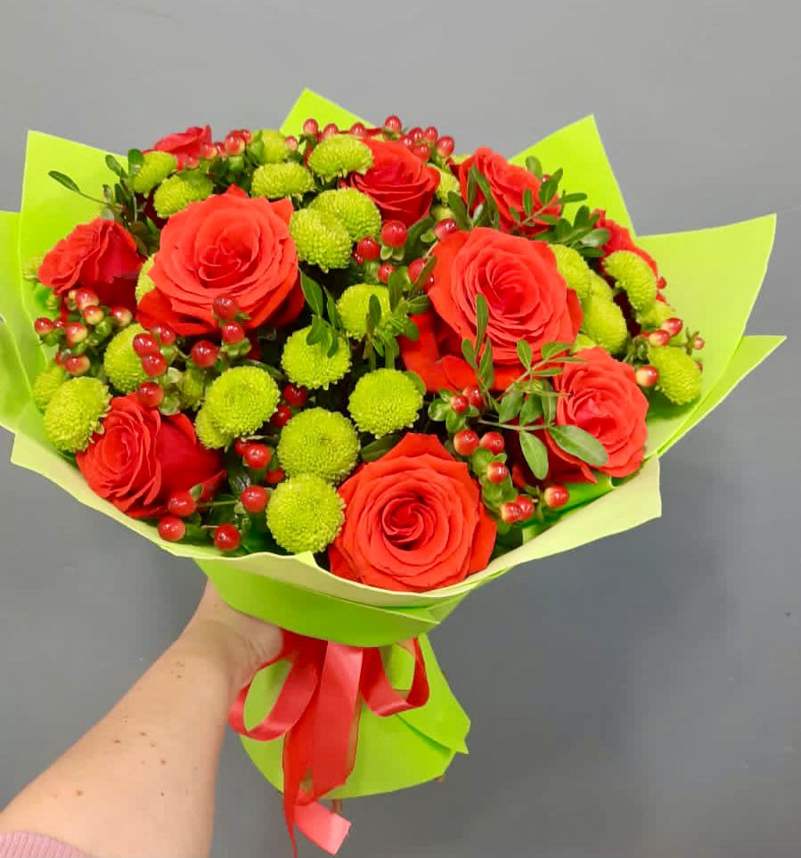 Букет цветов из: Хризантемы и Розы в Гирей