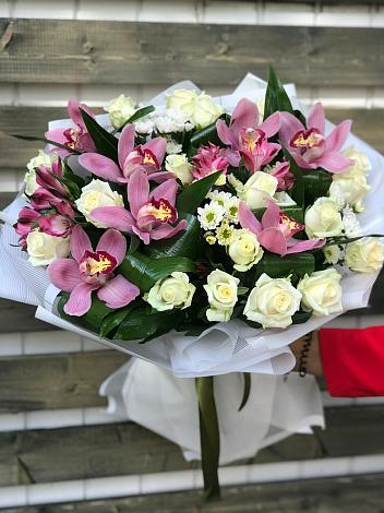 Букет цветов из: Розы и Хризантемы в Гирей