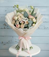 Букет цветов из:  Розы и Лизиантусы в Гирей