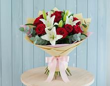 Букет цветов из:  Лилии и Розы в Гирей