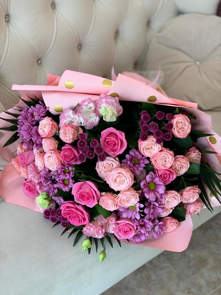 Букет цветов из: Хризантемы, Розы и Лизиантусы в Гирей