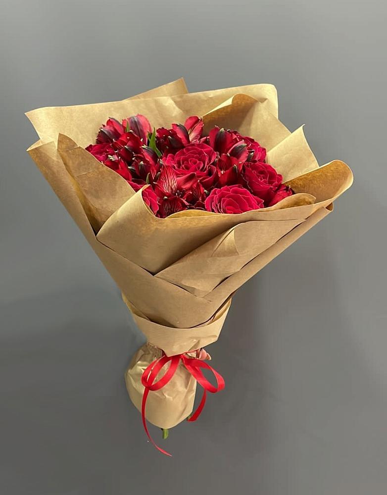 Букет цветов из: Альстромерии и Розы в Гирей