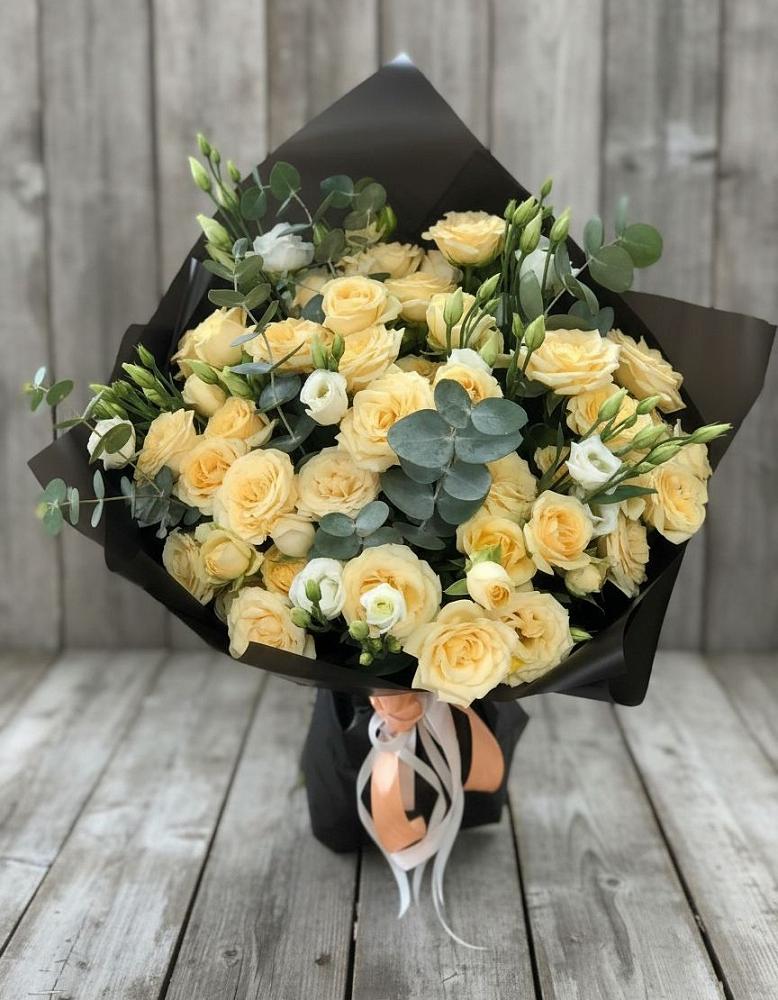 Букет цветов из: Розы и Лизиантусы в Гирей