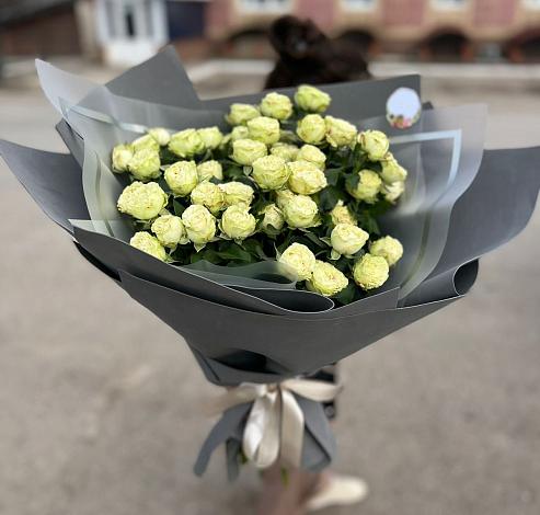 Букет Белые кустовые розы Солинеро в Гирей