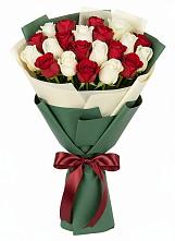 Букет Микс из красных и белых роз в Гирей