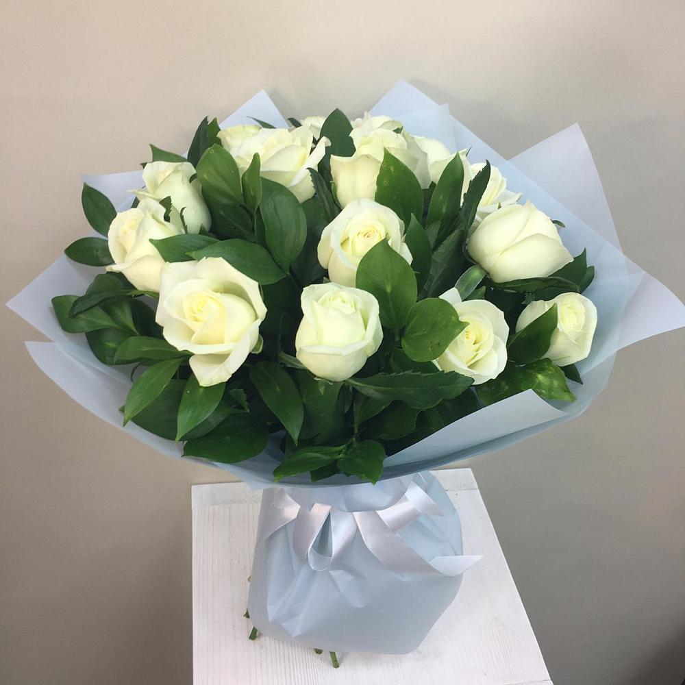 Букет 15 Белых роз Проуд в Гирей