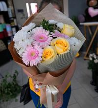 Букет цветов из:  Герберы, Розы и Хризантемы в Гирей