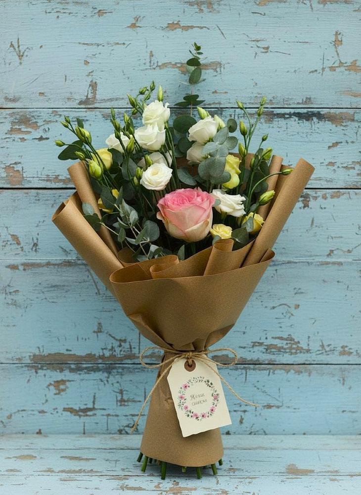 Букет цветов из: Розы и Лизиантусы в Гирей