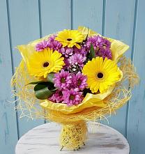 Букет цветов из:  Хризантемы и Герберы в Гирей