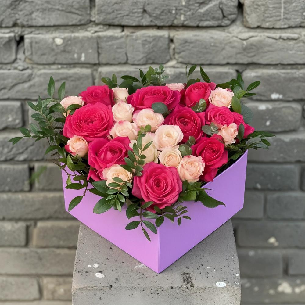 Цветочная композиция из Розы в коробке в Гирей