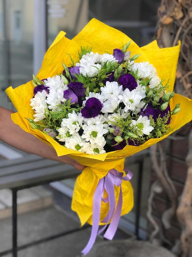 Букет цветов из: Ирисы, Хризантемы и Ромашки в Гирей