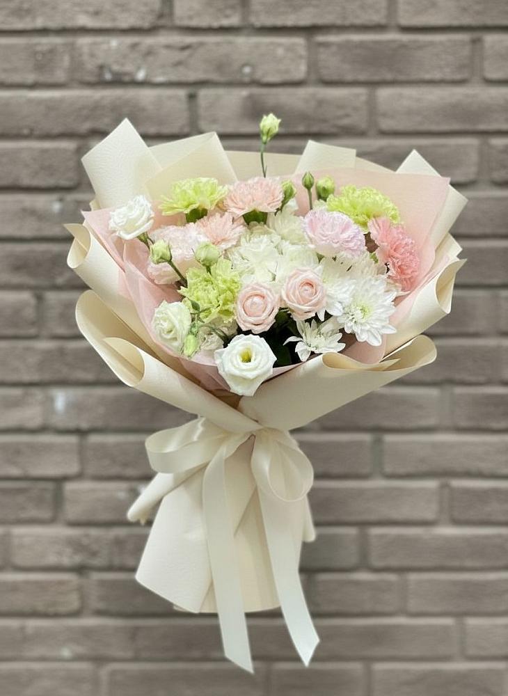 Букет цветов из: Гвоздики, Розы, Лизиантусы и Хризантемы в Гирей