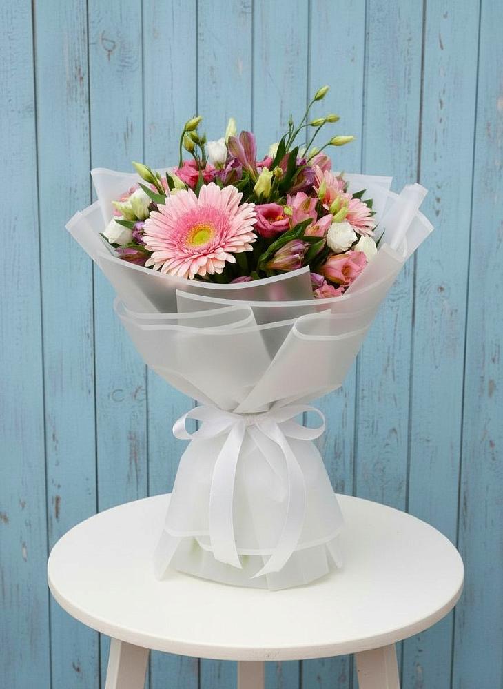 Букет цветов из: Герберы, Альстромерии и Лизиантусы в Гирей