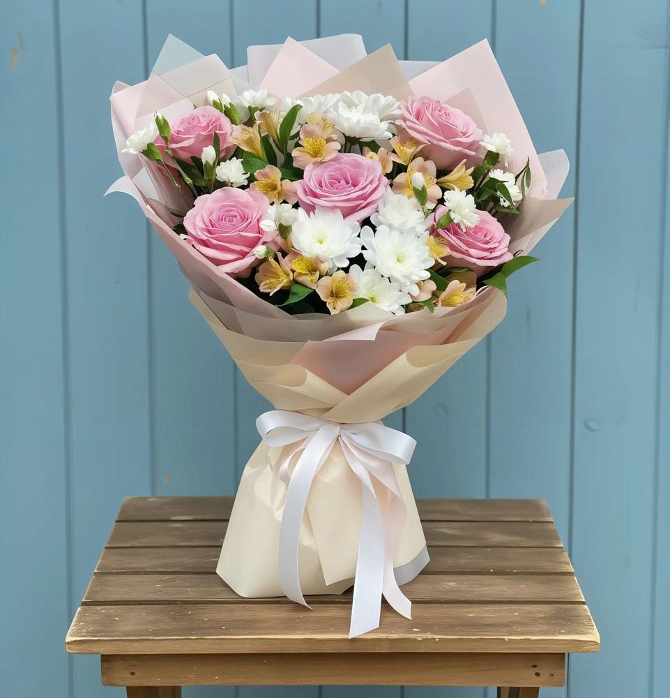 Букет цветов из: Гвоздики, Орхидеи и Розы в Гирей