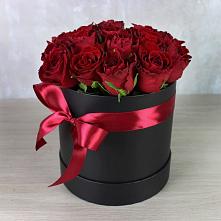 Цветочная композиция из Розы в шляпной коробке #REPLACE_PRED# Гирей