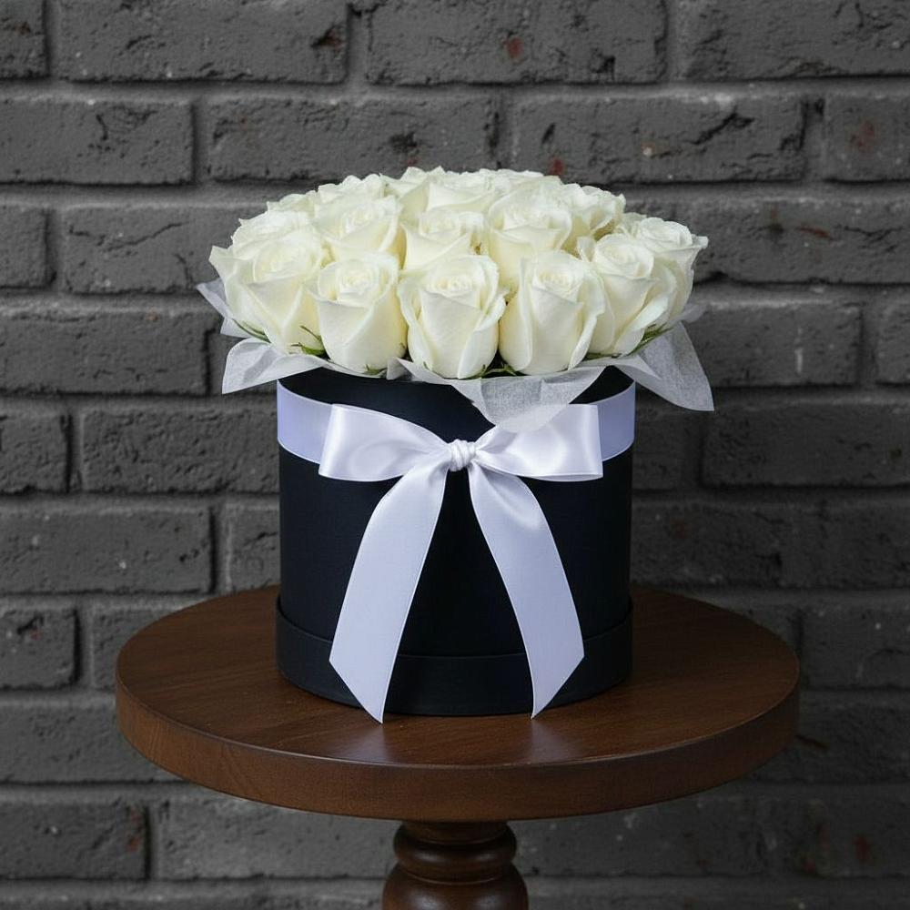 Цветочная композиция из Розы в шляпной коробке в Гирей