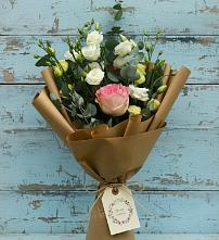 Букет цветов из:  Розы и Лизиантусы в Гирей