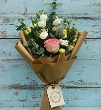 Букет цветов из:  Розы и Лизиантусы в Гирей
