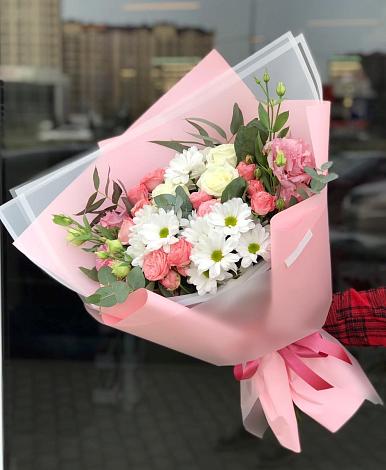 Букет цветов из: Розы, Лизиантусы и Хризантемы в Гирей