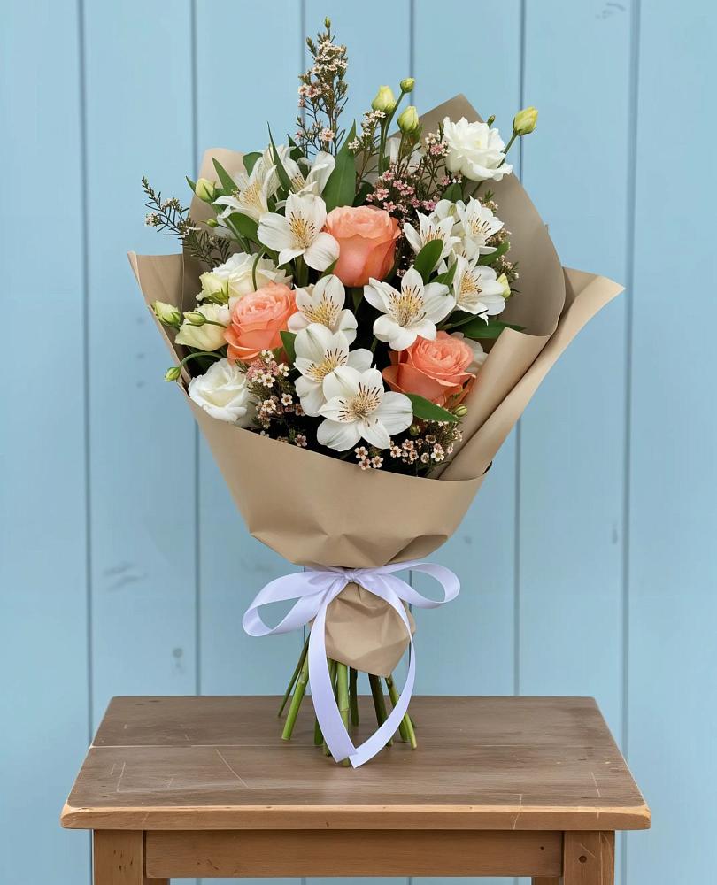 Букет цветов из: Альстромерии, Лизиантусы, Розы и Хризантемы в Гирей