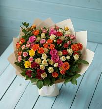 Букет Микс из разноцветных кустовых роз в Гирей
